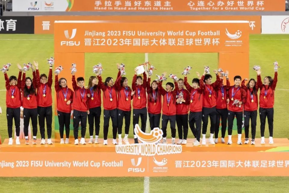 关于世界女足冠军宣布退役，球迷齐声感谢传奇表现的信息