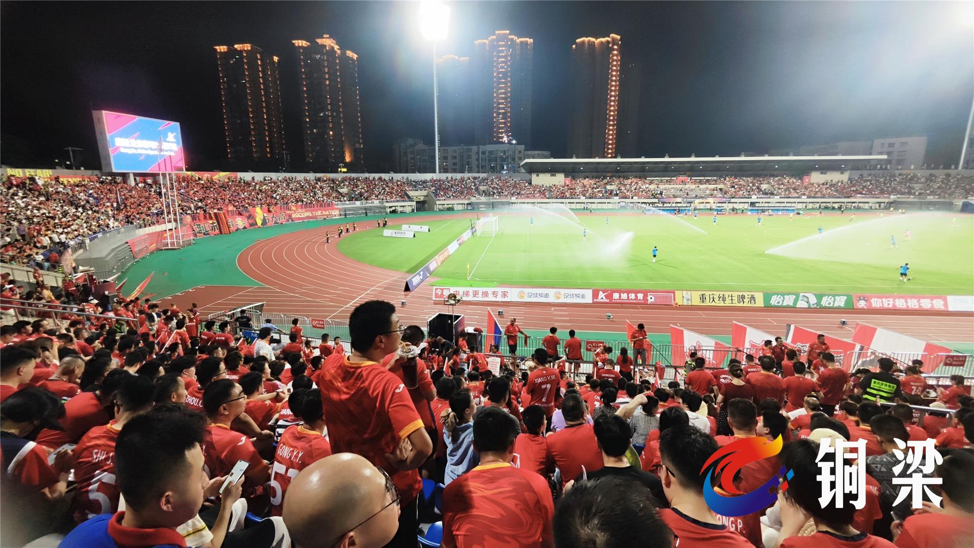 关于客场作战氛围热烈，球迷助威声不断的信息